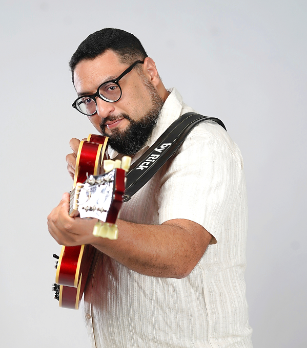 Liêve Ferreira professor curso online guitarra nordestina - especialista frevo forró